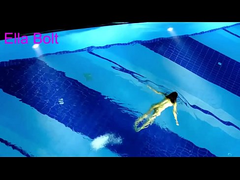 ❤️ मी पाहणे थांबवू शकत नाही, तरुण गोरा ELLA BOLT रिसॉर्ट पूलमध्ये नग्न पोहताना पकडला गेला mr.xxxdesichudai.ru वर  ️❤